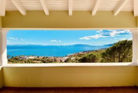 Opatija, Pobri - vila na zemljištu od 4300 m2 s jedinstvenim pogledom, Opatija - Okolica, Haus