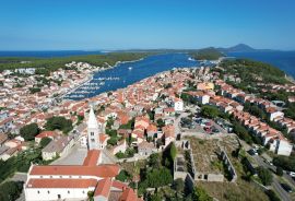 Mali Lošinj - stan u centru s vlastitom okućnicom, Mali Lošinj, Apartamento