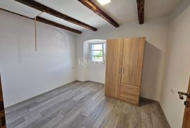 Otok Krk - dvoetažni apartman 140m2 u adaptiranoj kamenoj kući, Krk, Stan