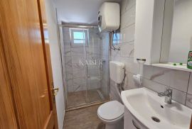 Otok Krk - dvoetažni apartman 140m2 u adaptiranoj kamenoj kući, Krk, Kвартира