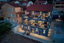 Mali Lošinj - luksuzna kuća sa 6 apartmana, Mali Lošinj, Ev