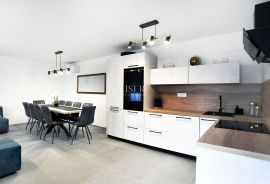 Drenova - moderna kuća s bazenom, 150 m2, Rijeka, Maison