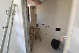 Krk - stan u urbanoj villi, 77m2, pogled na more, Krk, Apartamento