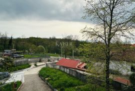 Matulji, Rukavac - kuća s dvije stambene jedinice na prostranoj okućnici, Matulji, Famiglia