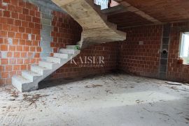 Brseč - kuća s dva dvoetažna stana, 160 m2, Mošćenička Draga, Casa