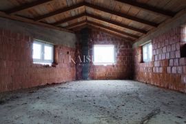 Brseč - kuća s dva dvoetažna stana, 160 m2, Mošćenička Draga, Casa