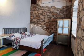 Labin - kuća s bazenom i prekrasnom okućnicom, 250 m2, Labin, Haus