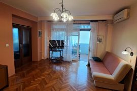 Opatija, predivna lokacija stana s terasom i pogledom na Lungo mare, Rijeku s otocima, Opatija, Appartment