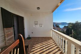 Otok Krk, Omišalj - apartmanska kuća, 100m od mora, Omišalj, Ev