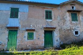 Brseč - kuća za renovaciju, 180 m2, Mošćenička Draga, Maison