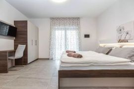 Istra - Poreč, moderna vila sa bazenom, 800m od mora, Poreč, House