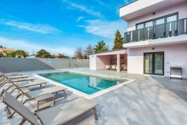 Istra - Poreč, moderna vila sa bazenom, 800m od mora, Poreč, House