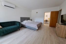 Mali Lošinj - predivna kuća 240m2, 70m do mora, Mali Lošinj, Haus