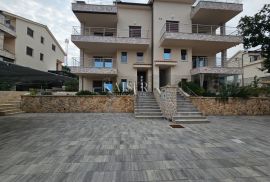 Otok Krk, Njivice - apartman 74m2 u novogradnji, Omišalj, Flat