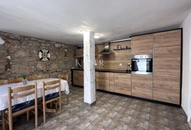 Otok Krk, Dobrinj - samostojeća kuća, 86 m2, Dobrinj, Σπίτι