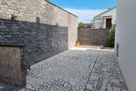 Novi Vinodolski, Klenovica, kuća sa 2 apartmana i pogledom na more, Novi Vinodolski, Casa