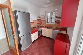 Novi Vinodolski, Klenovica, kuća sa 2 apartmana i pogledom na more, Novi Vinodolski, Casa