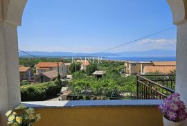 Otok Krk, Malinska - kuća sa 4 apartmana, Malinska-Dubašnica, Maison