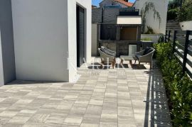 Otok Krk, Krk - Stan od 100 m2 + app od 48 m2, Krk, Stan