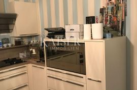 Rijeka, Pećine - Stan prvi red do mora + apartman u suterenu 135 m2, Rijeka, Kвартира