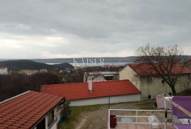 Jadranovo, samostojeća kuća na lijepoj lokaciji, Crikvenica, House