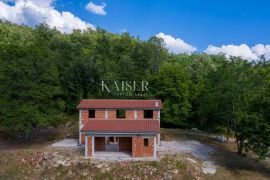 Istra, Kotli - kuća u izgradnji s velikim zemljištem 2400 m2 + 5100 m2, Buzet, House