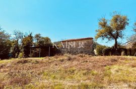 Buzet, Roč - Kamena starina s okućnicom, Buzet, Famiglia