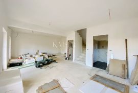 Krk, Risika – Novoizgrađena kamena vila, 150 m2, Vrbnik, Ev