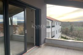 Malinska -Penthouse sa terasom i pogledom na Riječki zaljev, Malinska-Dubašnica, Appartamento