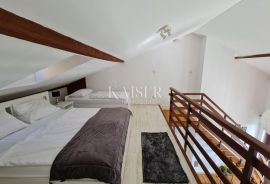 Crikvenica - kuća sa osam apartmana i bazenom, Crikvenica, House