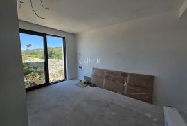 Krk - penthouse u urbanoj villi 400 m od mora, Krk, Appartement