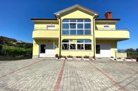 Matulji - kuća s apartmanima, Matulji, Ev