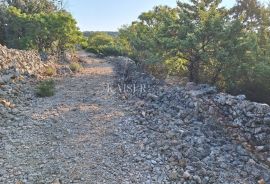 Cres, Osor – Zemljište 7.000 m2 uz more s ruševinom, Mali Lošinj, Haus