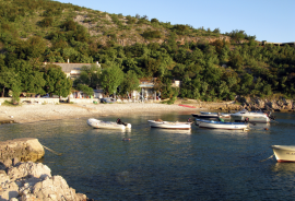 Senj, Bunica – Kuća s devet apartmana 100 metara od plaže, Senj, Maison