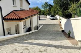 Kostrena – Prekrasna kuća s 2 stana, bazenom i pogledom na more, Kostrena, Maison