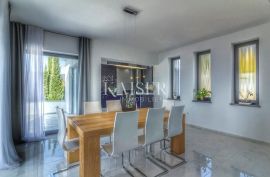 Rijeka, Martinkovac – Luksuzna moderna obiteljska vila s bazenom i pogledom na more, Rijeka, House