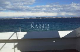 Zadar, Otok Ugljan - Dvoetažni stan 233m2, prvi red do mora, Preko, Apartamento