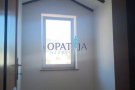 Opatija-Ičići, prekrasan 3 sobni stan za radnike 200 €, Opatija - Okolica, Διαμέρισμα