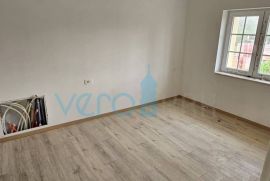 Vrbnik, Risika, Dvojna kuća 150m2 sa bazenom, prodaja, Vrbnik, Famiglia