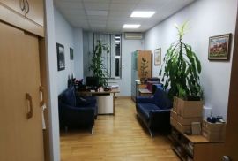 Poslovni prostor 145m2 u Radnickoj, Novi Sad - grad, Gewerbeimmobilie