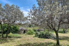 Građevinsko zemljište Prodaje se građevinsko zemljište, 647 m2, u Galižani, Vodnjan, Terreno