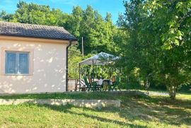 ISTRA, BUZET- BUTONIGA, novouređena kućica u prirodi!, Buzet, Famiglia