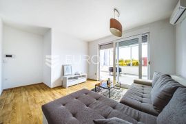 Zagreb, Jarun prekrasan i svijetao penthouse trećem katu 75m2, Zagreb, Flat