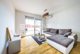 Zagreb, Jarun prekrasan i svijetao penthouse trećem katu 75m2, Zagreb, Flat