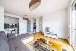 Zagreb, Jarun prekrasan i svijetao penthouse trećem katu 75m2, Zagreb, Flat