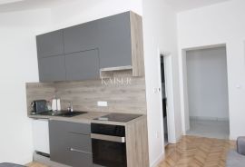 Opatija, centar, dvosoban stan I red do mora, Opatija, Apartamento