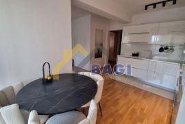 PULA-Prekrasan stan sa dvije spavaće sobe-2kat, Pula, Apartamento