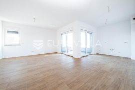 Stupnik, trosoban stan NKP 84 m2, NOVOGRADNJA, Flat