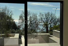 Opatija, luksuzan stan s vrtom, bazenom, I red do mora, novogradnja, Opatija - Okolica, Appartment