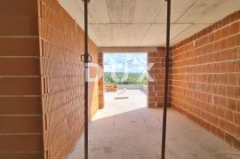 ISTRA, TAR - Penthouse u novogradnji s panoramskim pogledima na prirodu i more, Poreč, Apartamento